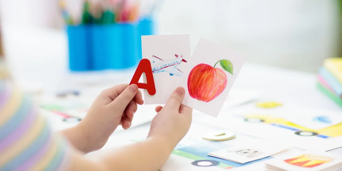 أسهل 7 طرق لـ تعليم اللغة الإنجليزية للأطفال المبتدئين