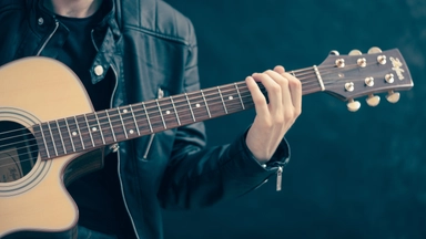 Online Course by Udemy: Ultimate Beginner Guitar Masterclass