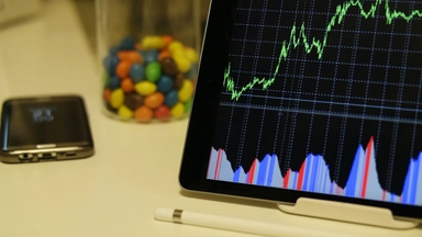 Free Online Course as an Introduction to Data Analytics offered by Coursera