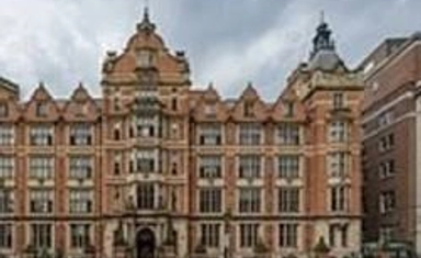 منح عائلة أوجلا في جامعة LSE لعام 2026