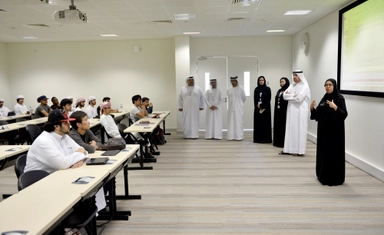 تدريب عملي مدفوع الأجر لطلاب الدراسات العليا للعمل كمساعد إداري لدى جامعة الإمارات