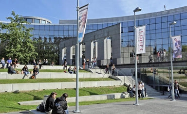 فرصة الدراسة في فرنسا في EDHEC Business School لطلاب البكلوريوس والماجستير