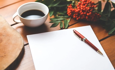 مسابقة John McGivering للكتابة 2026 بجوائز تصل إلى £350 للكتّاب