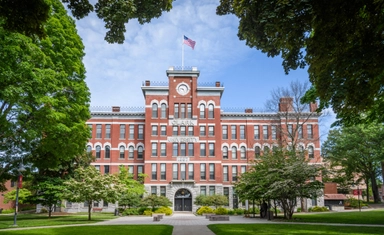 منحة Clark University 2027 للطلاب الدوليين في مرحلة البكالوريوس في امريكا