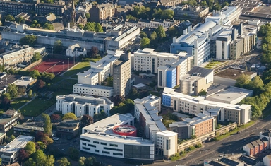 منحة ممولة جزئياً لدراسة الماجستير في برشلونة 2026