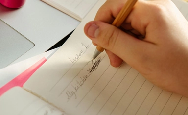 ورشات SaveAs Writers Group | تطوير مهارات الكتابة الإبداعية في بريطانيا 2026