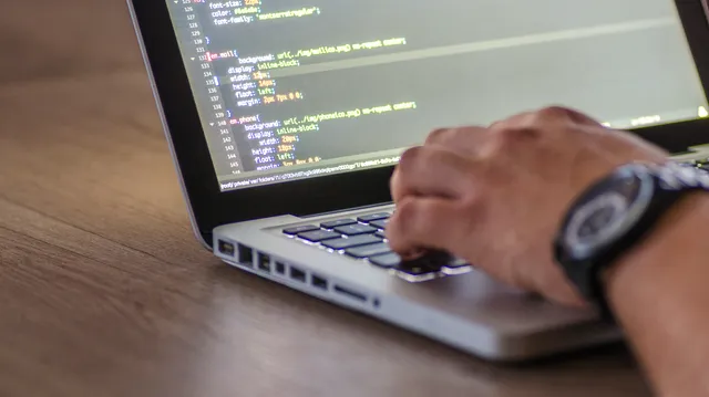 دورة مجانية على الإنترنت من Simplilearn: علوم البيانات التطبيقية من خلال Python