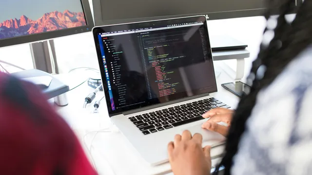 دورة عن بُعد من Codecademy: إنشاء موقع ويب باستخدام HTML  وCSS  و صفحات  GitHub