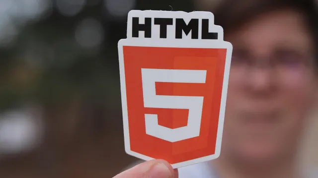 دورة إلكترونية مجانية من Codecademy: تعلم أساسيات لغة HTML
