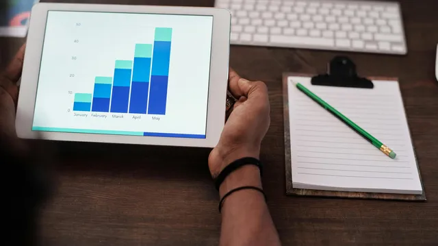دورة أون لاين مجانية من أكاديمية Google Analytics  كـ مقدمة في Data Studio