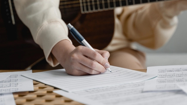 Free Online Courses by Coursera: The Singer Songwriter Specialization