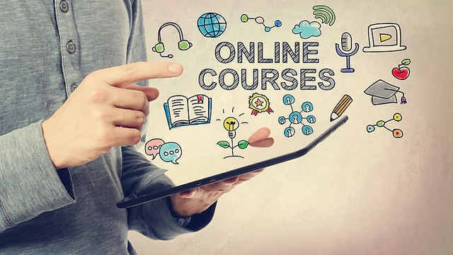 دورة تدريبية مكثفة عبر الإنترنت تقدمها Udemy للمبتدئين في مجال التطبيقات و إنشاء مواقع الويب