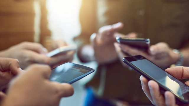 دورة مجانية عبر الإنترنت بعنوان "أفضل الممارسات على وسائل التواصل الاجتماعي" من برنامج الغرير للمفكرين اليافعين