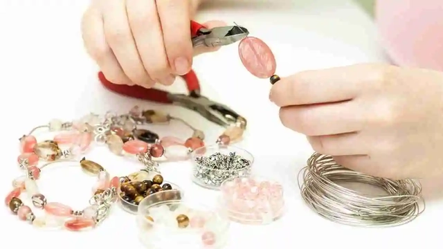 Online course in the Field of Jewelry Making from Udemy