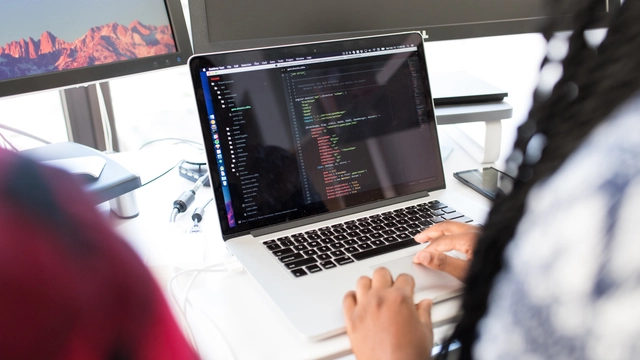 Free Online Course offered by FutureLearn: Introduction to Web Development