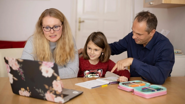 Online Course by Aanaab on the theme of (Engaging Parents in Distance Learning)