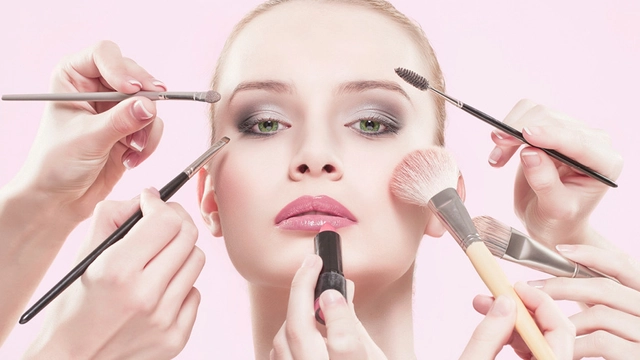 Online Course from Udemy entitled; Makeup for Beginners: Learn doing make-up like a Pro