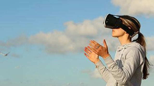 Free Online Course offered by edX on Virtual Reality Technology