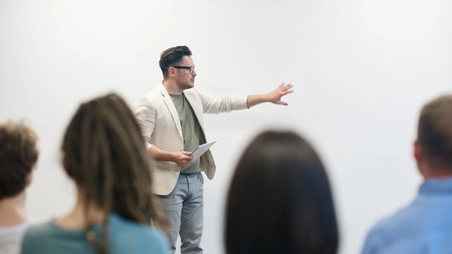 Free Online Course from Coursera: Public Speaking Skills