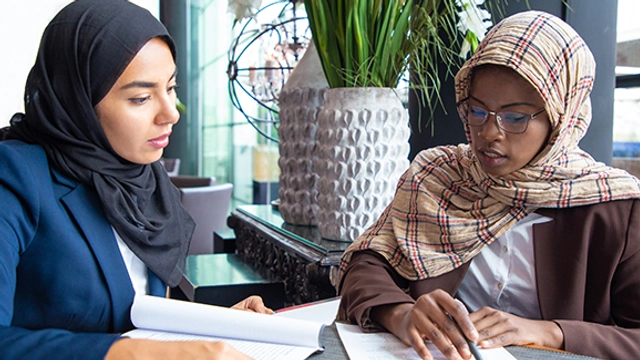 دورة مجانية عبر الإنترنت بعنوان المسار الوظيفي: كيف تكتب سيرتك الذاتية من برنامج الغرير للمفكرين اليافعين