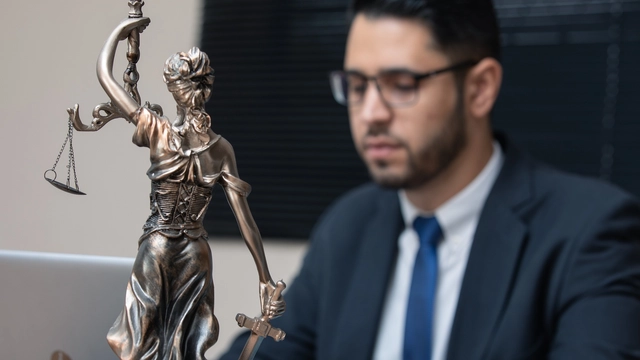 Free Online by FutureLearn: How to Become a Lawyer