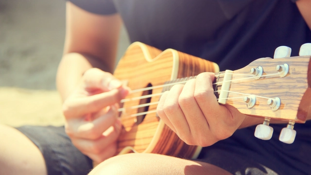 دورة عبر الإنترنت على Udemy تعلمك العزف على أداة Ukulele