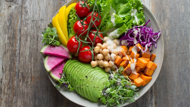 Free Online Course offered by FutureLearn on Nutrition: Eating to Live Well