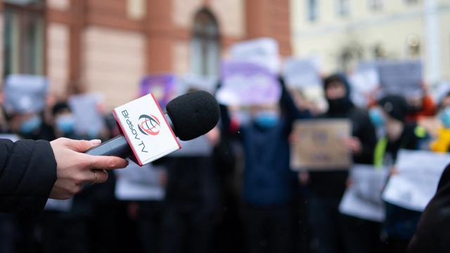 دورة أونلاين مجانية من معهد الجزيرة للإعلام في تحرير البرامج التلفزيونية