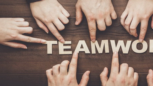 دورة مجانية عبر الانترنت حول مهارات العمل الجماعي  Teamwork Skills