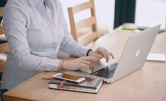 فرصة تطوع للكُتاب مع موقع فرصة ضمن برنامج "اكتب معنا" لكتابة المقالات