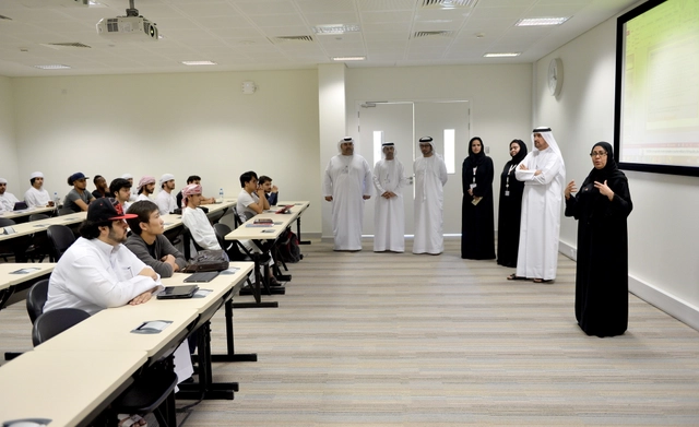 تدريب عملي مدفوع الأجر لطلاب الدراسات العليا للعمل كمساعد إداري لدى جامعة الإمارات