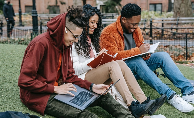 تحدي تقديم حلول للمشكلات المجتمعية SolvED للمبتكرين الشباب من منصة Solve