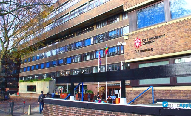 Partially Funded Bachelor Scholarship in the UK from City University of London