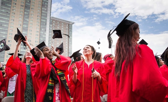 منحة دراسة في أمريكا للطلاب الدوليين ممولة جزئيا من جامعة بوسطن لعام 2021 - 2023