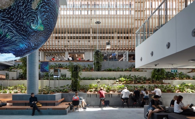 Funded Undergraduate Excellence Scholarships in Creative Industries in Australia