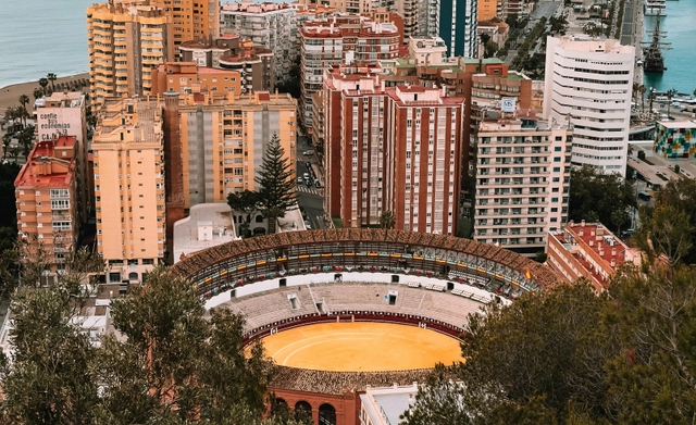ادرس في إسبانيا مجانًا 2026 | منح حكومية براتب يصل 1500 يورو