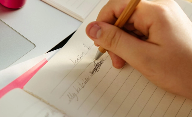 ورشات SaveAs Writers Group | تطوير مهارات الكتابة الإبداعية في بريطانيا 2026