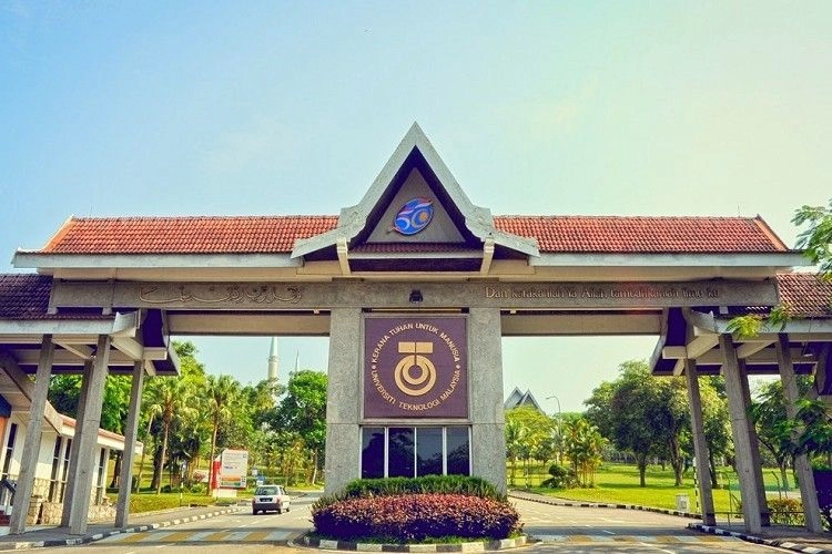 الجامعة التكنولوجية الماليزية Universiti Teknologi Malaysia